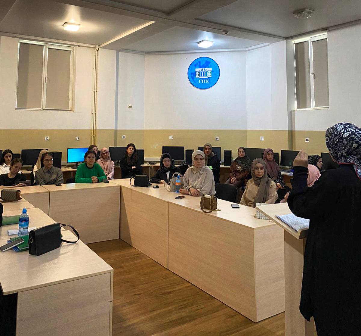 Предстоящую преддипломную практику среди студентов 4 курса направления «Преподавание в начальных классах» обсудили накануне в ходе конференции